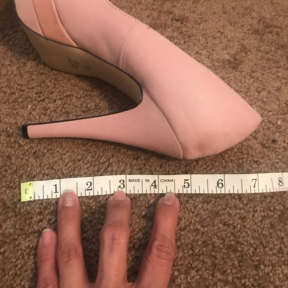 Women’s Pink Suede heels size 7 - Picture 5 of 8